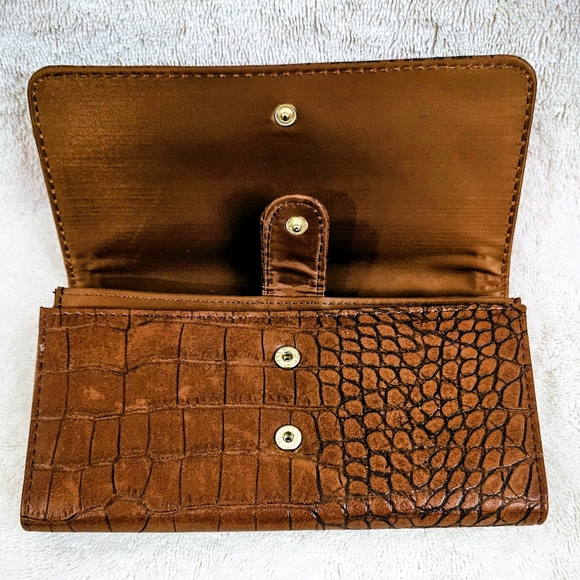 Kenneth Cole Reaction Crocodile File Master Clutch Wallet - Picture 7 of 10